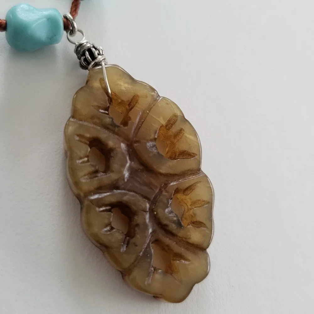 Necklace featuring turquoise nugget beads wth silver clasp. - Picture 7 of 7